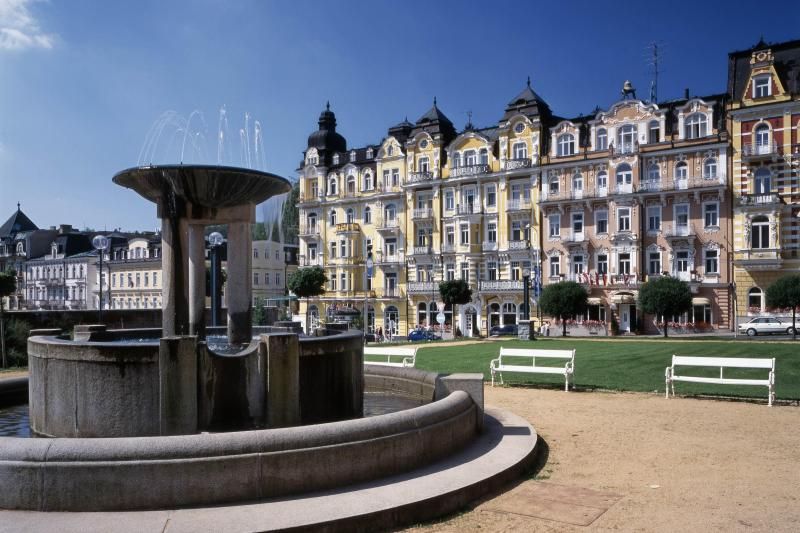 Karlovy Vary & Marianske Lazne Tour From Prague With Lunch - Booking and Cancellation Details