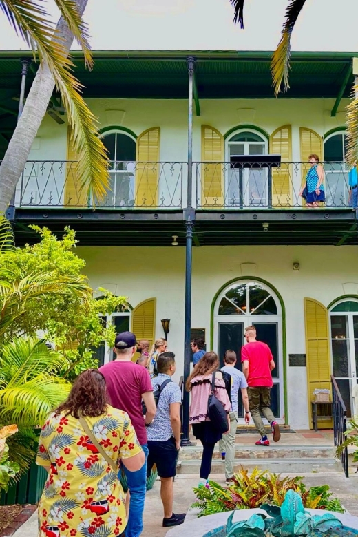 Key West: Hemingway Tour With 3 Food Tastings & 3 Cocktails - Shopping Coupons and Restaurant Privileges