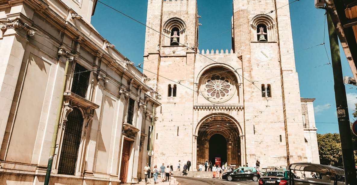 Lisbon: Private Tuk Tuk Tour of the Historic Neighbourhoods - National Pantheon