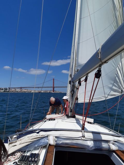 Lisbon: Sailing Tour in Tagus River - Group Size and Languages