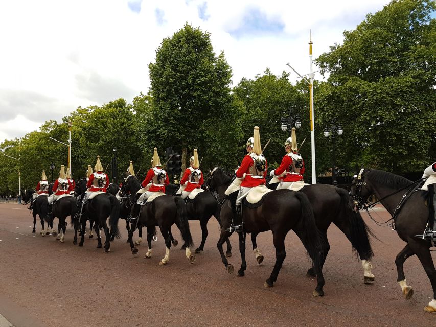 London: Changing of the Guard & Westminster Abbey - Private Group Option