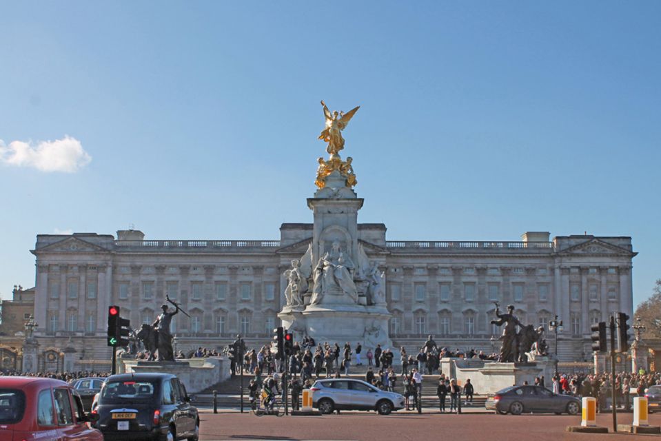 London: Smartphone Heritage Walks Trafalgar Square - Uncover Mallet & Ball