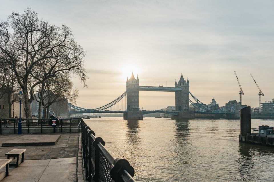 London: Tower of London Early Access Tour With Beefeater - Royal Regalia