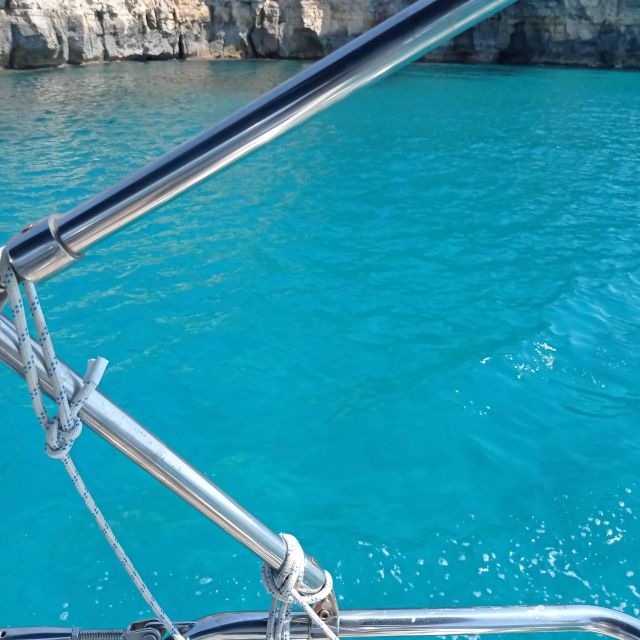 Mallorca: Cala Vella Boat Tour With Swiming, Food, & Drinks - Dining and Refreshments