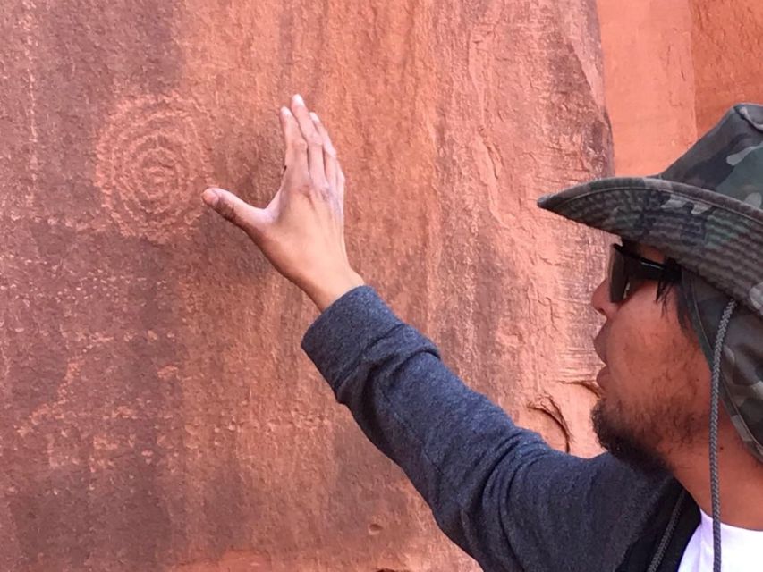 Monument Valley: Backcountry Jeep Tour With Navajo Guide - Iconic Monument Valley Landmarks