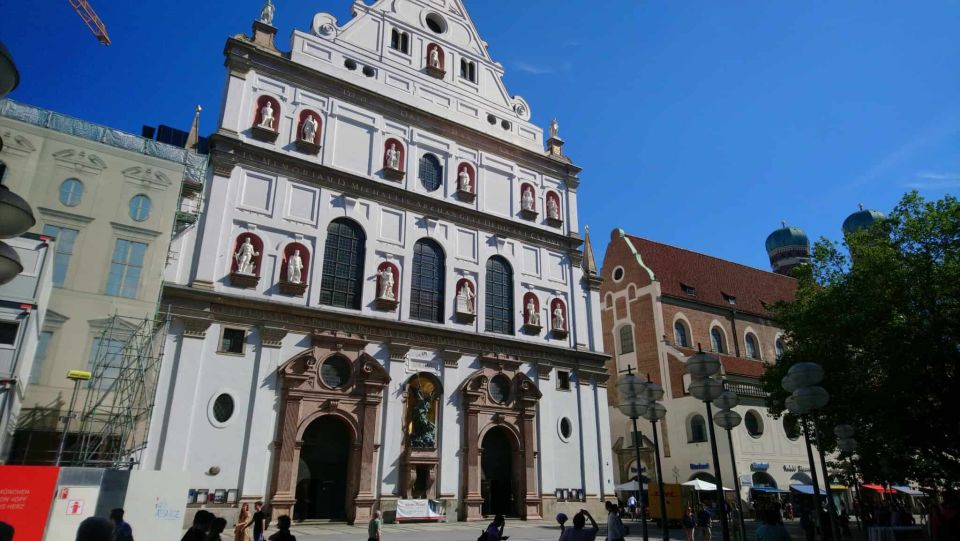 Munich: Old Town Guided Walking Tour With Lunch Stop - Meeting Point and Transportation