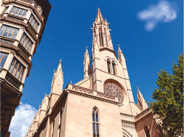 Palma De Mallorca: Guided Tour of the Old Town - Welcome Drink and Entrance Fees