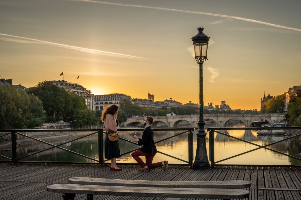 Paris: Cinematic and Fun Photoshoot With a Professional - Daytime or Golden Hour Sessions