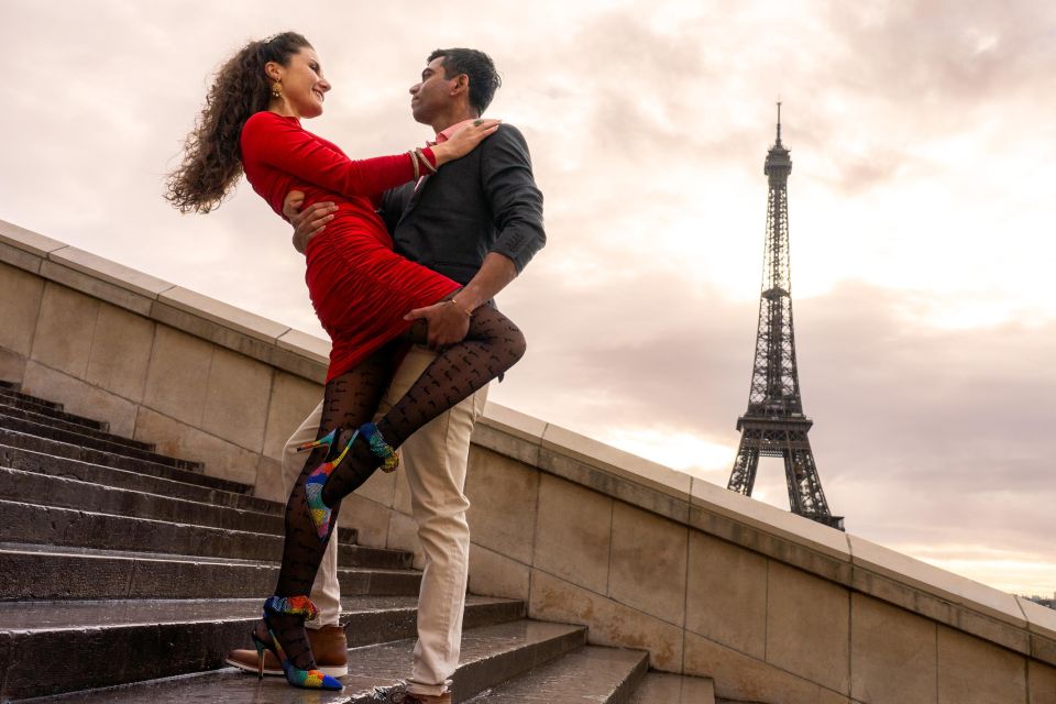 Paris: Private Eiffel Tower Express Photoshoot - Image Delivery