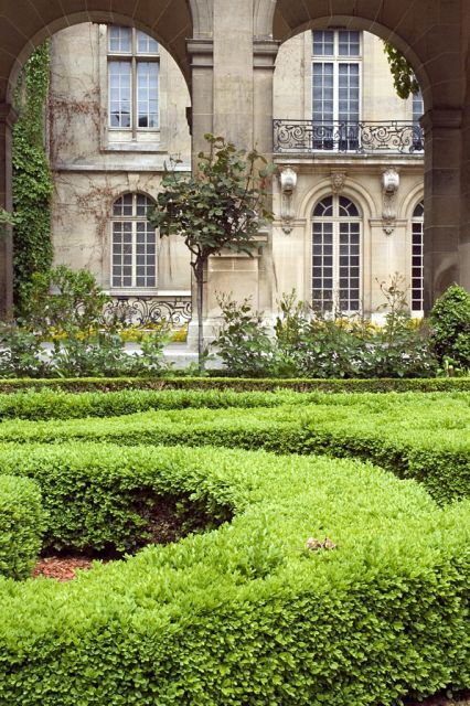 Paris Secret Gardens 1.30 Hour Long Walking Tour - Nature in Urban Paris