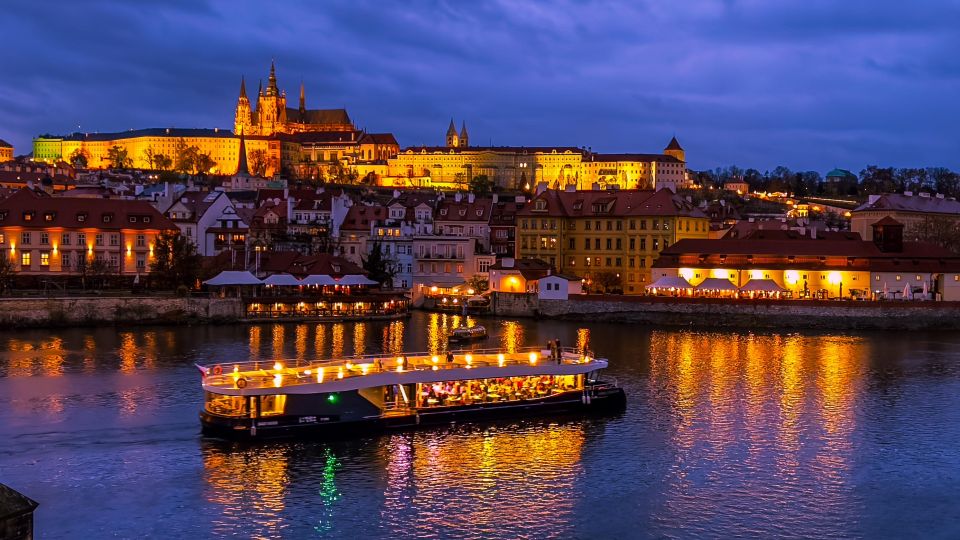 Prague: 50-Minute Sightseeing Evening Cruise - Location and Directions