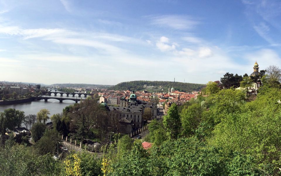 Prague: Stunning Viewpoints, Castle, City & Park E-Bike Tour - Leisurely Bike Ride