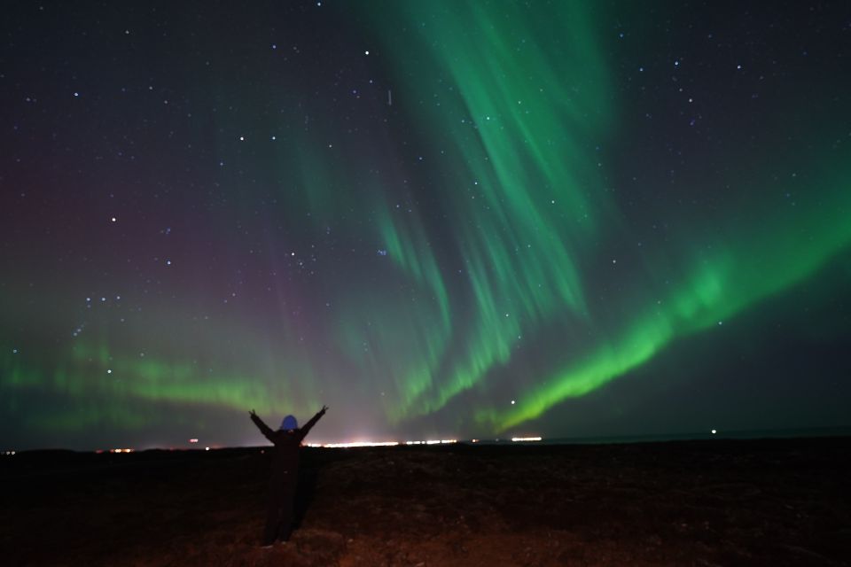 Reykjavik: Premium Northern Lights Tour With Free Photos - Professional Photography