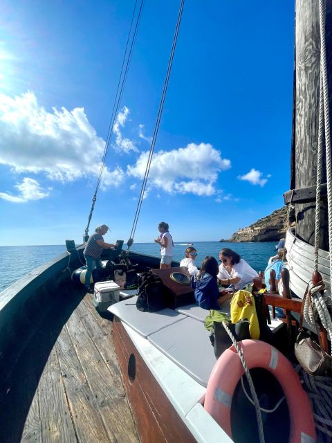 Sesimbra Cliffs: 1943 Traditional Boat Tour - Reserve Now & Pay Later