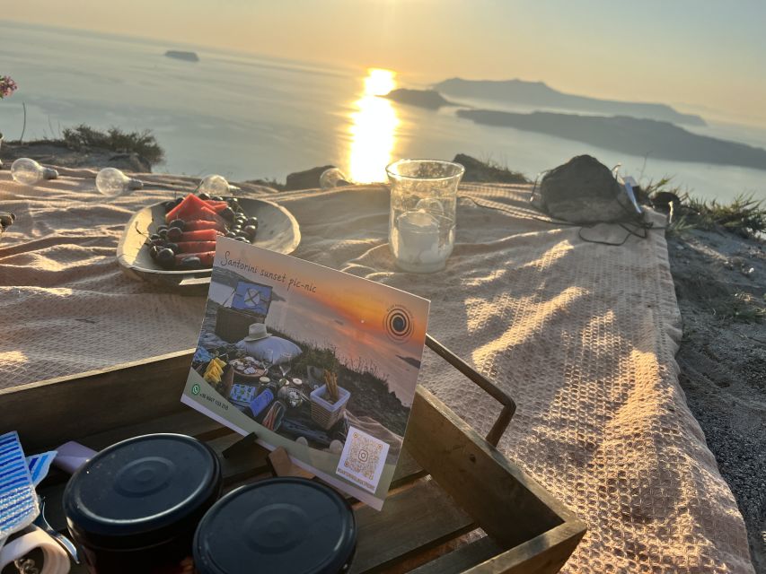 Uncrowded Santorini Sunset PicNic - Private Group Experience