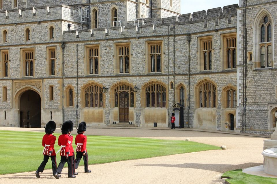 Windsor Castle Hampton Court Palace Private Tour With Ticket - The Family-Focused Magic Garden