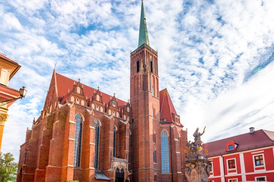 Wroclaw: Private Old Town Guided Tour - Languages and Accessibility