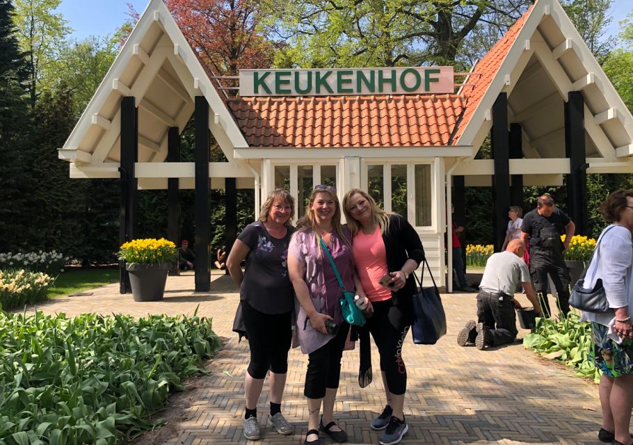 Amsterdam: Keukenhof Tulip Garden and Giethoorn Experience - Frequently Asked Questions