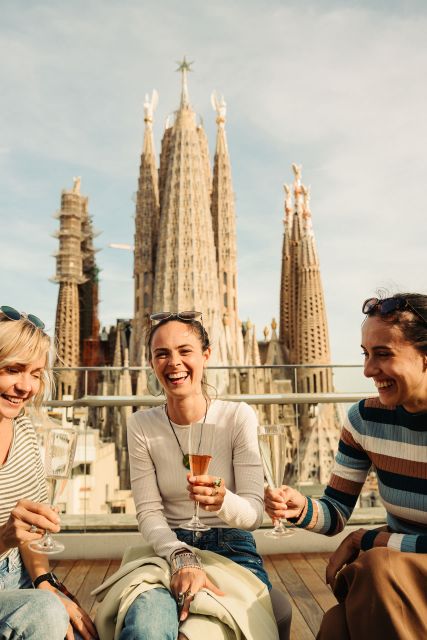 Barcelona: Sagrada Familia Evening Tour With Cava - Things To Known