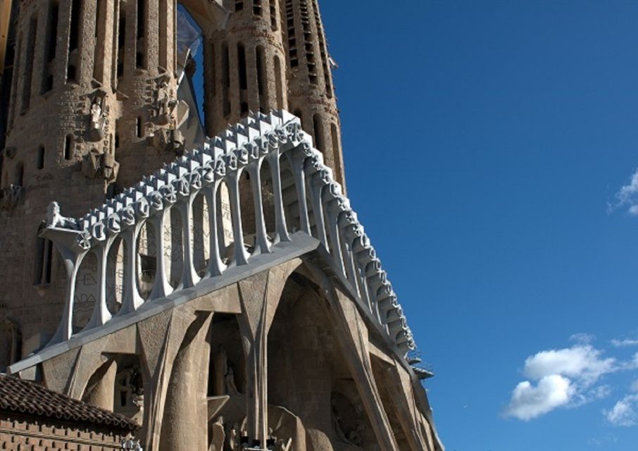 Barcelona: Sagrada Familia Tour of the Facades in German - Things To Known