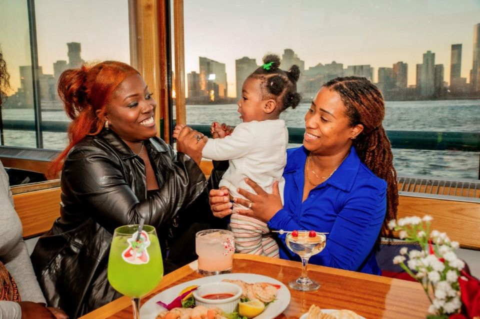 Nyc: Holiday Yacht Cruise With Jazz, Cocoa & Carols - Frequently Asked Questions