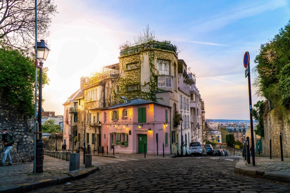 Paris: Montmartre Urban Adventure City Exploration Game - Frequently Asked Questions