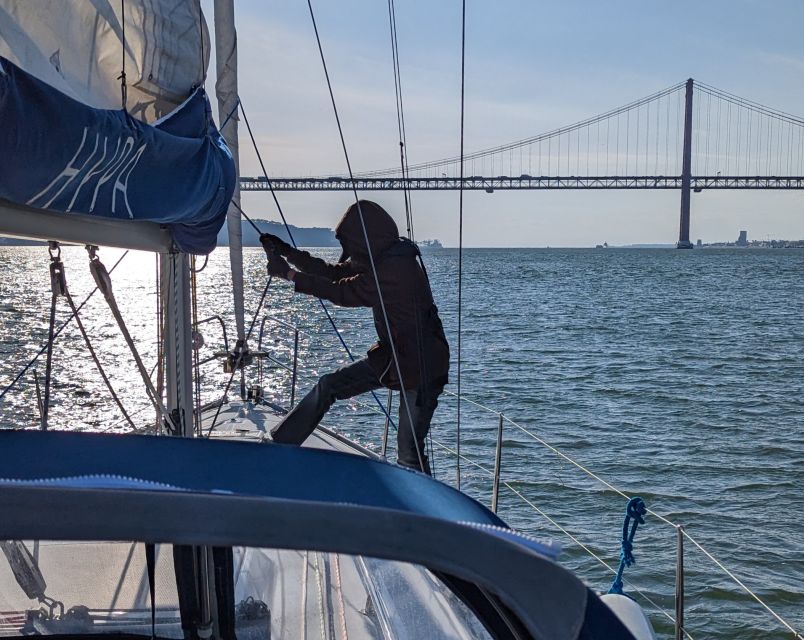 Sailing Initiation - 2 or 4 Hours - Lisbon - Sailing Experience