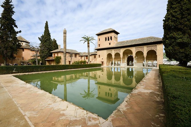 Alhambra, Generalife Gardens & Optional Nasrid Palaces Key Points