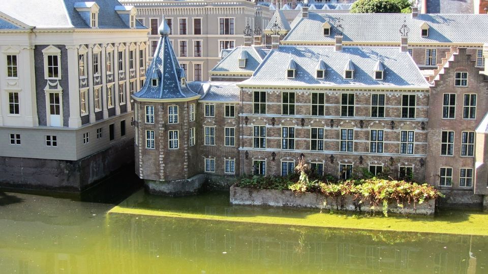 Amsterdam: Private Transfer From Amsterdam to the Hague - Key Points