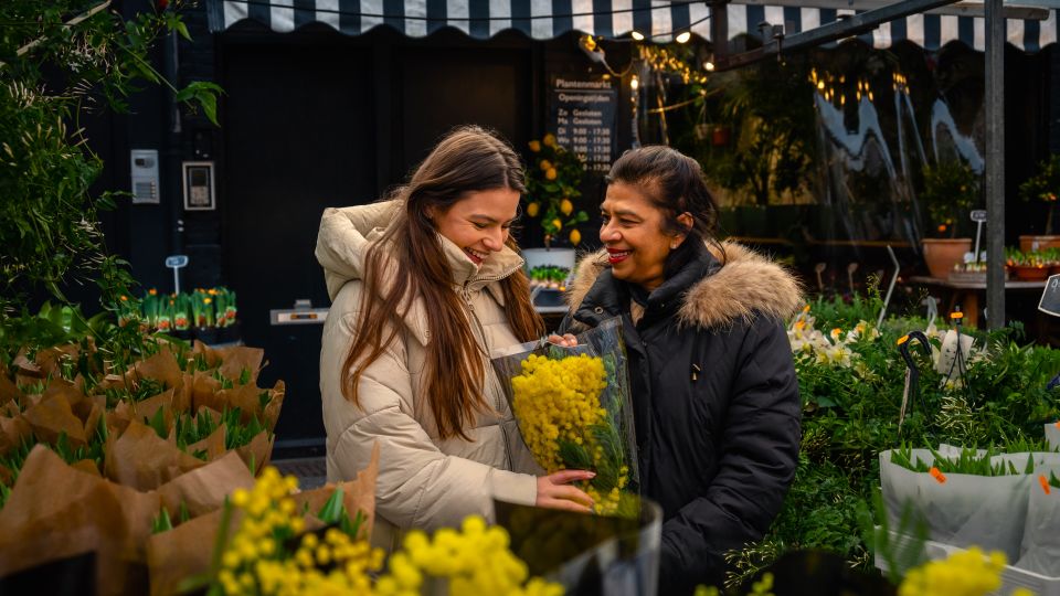 Amsterdam: Professional Photoshoot at the Canals - Key Points