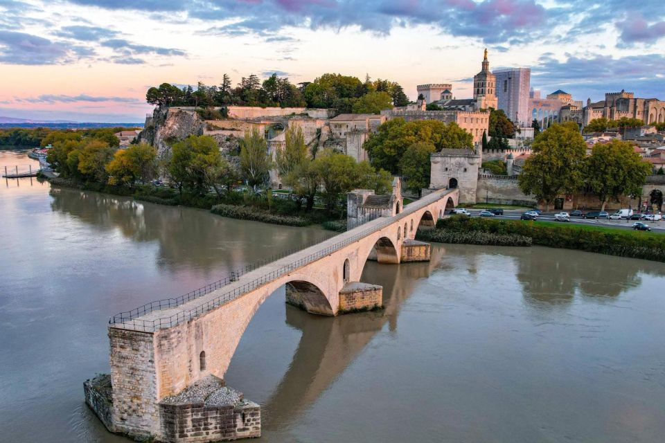 Avignon Bridge: The Digital Audio Guide - Key Points