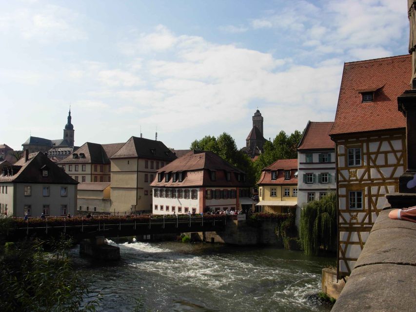 Bamberg: 1-Hour Theatrical Humor Tour With Costumed Guide - Key Points