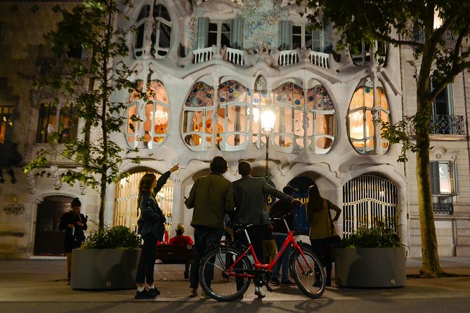 Barcelona Bike Tour by Night - Key Points