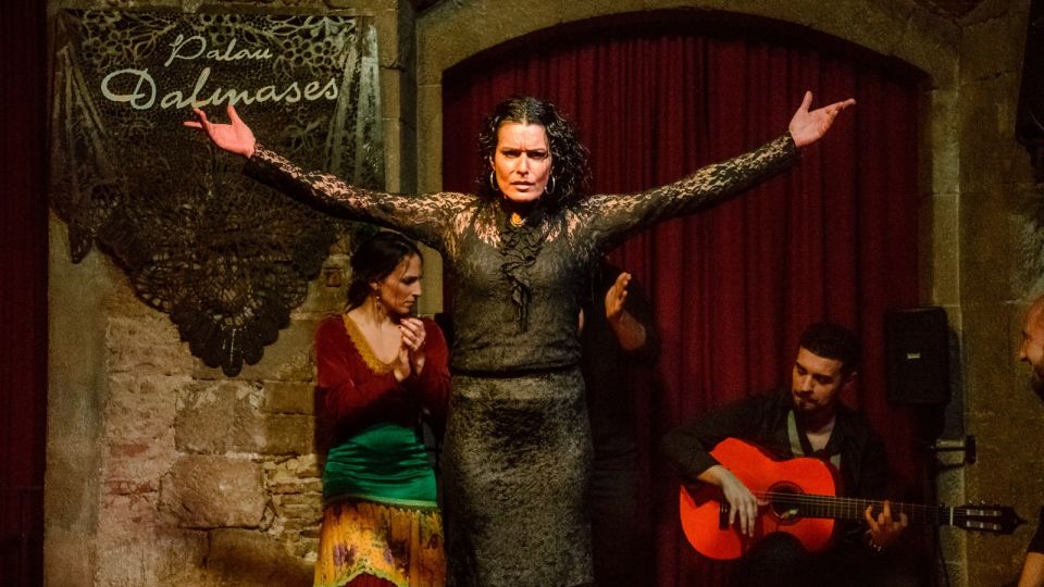 Barcelona: Flamenco & Walking Tour With Tapas in El Born - Key Points