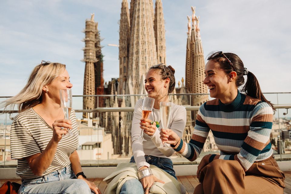 Barcelona: Sagrada Familia Evening Tour With Cava - Key Points