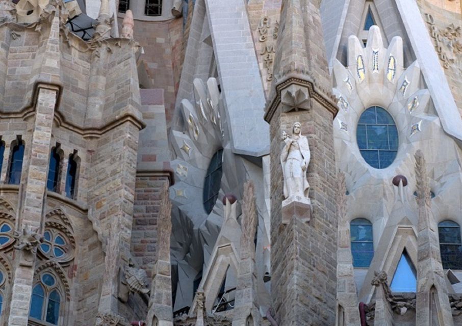 Barcelona: Sagrada Familia Tour of the Facades in German - Key Points