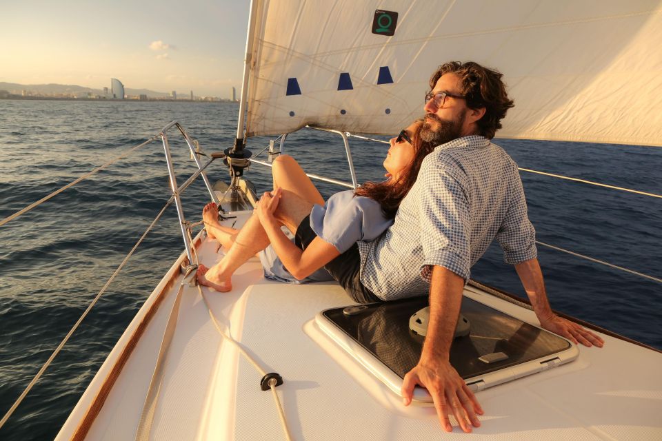 Barcelona: Sunset Live Sax and Sailing Experience - Key Points