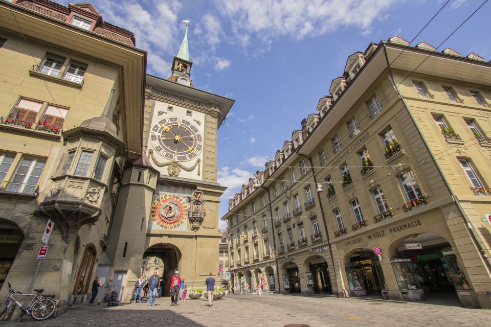 Bern: Express Walk With a Local in 60 Minutes - Key Points