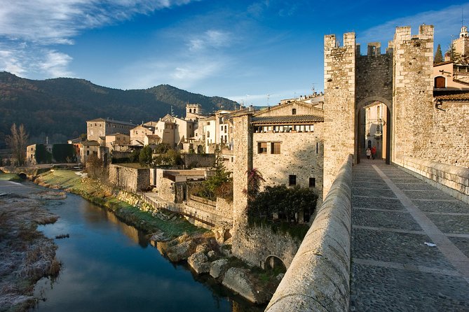 Besalu, Banyoles Lake & Garrotxa Volcanoes Small Group From Girona - Explore the Medieval Charm of Besalu