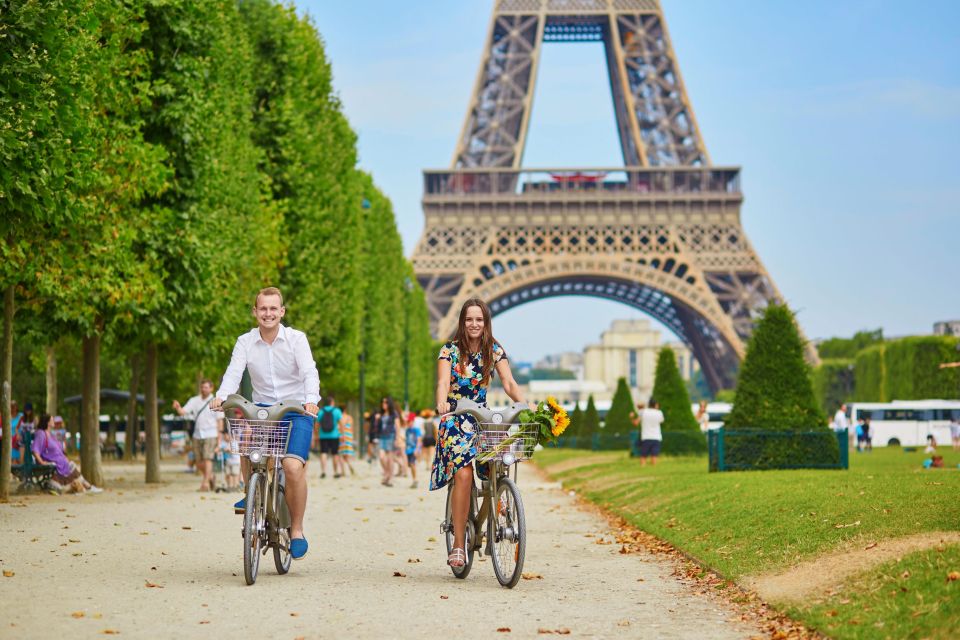 Bike Tour of Paris Old Town, Top Attractions and Nature - Key Points