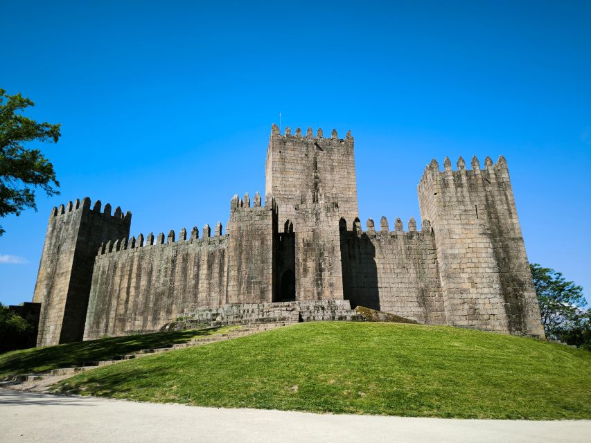 Braga & Guimarães Tour: Small Group + Lunch and Vinho Verde - Key Points