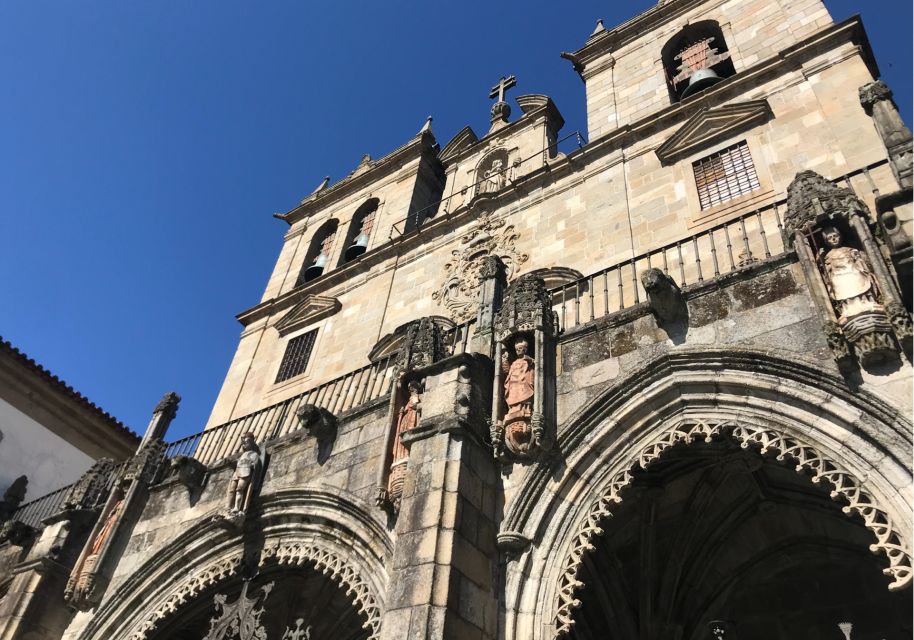 Braga: Scavenger Hunt and City Highlights Walking Tour - Key Points