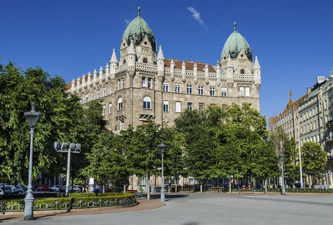 Budapest Tuktuk Private Tour With Goulash Soup in the Downtown - Key Points