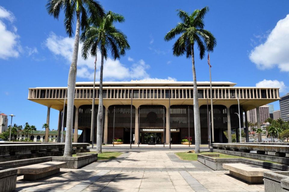 Charms of Honolulu Walking Tour for Couples - Key Points