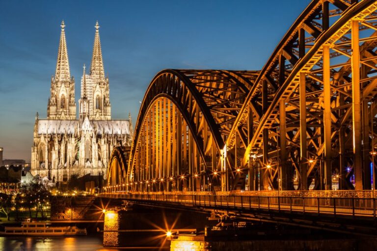 Cologne: Rhine River Cruise With Live Music Cancellation Policy