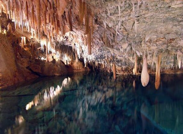 Crystal Caves and Bermuda Underwater Exploration Institute Admission - Key Points