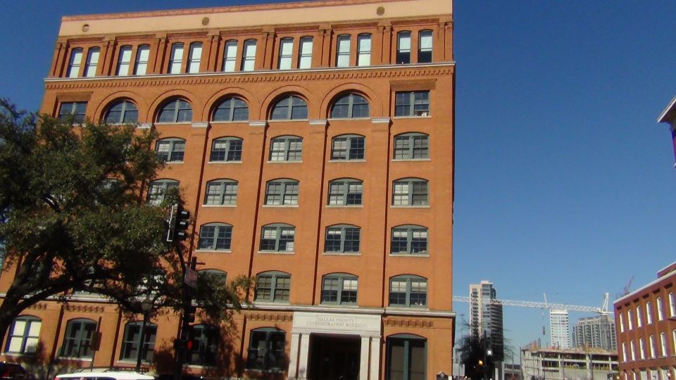 Dallas: JFK Assassination Highlights Walking Tour - Key Points