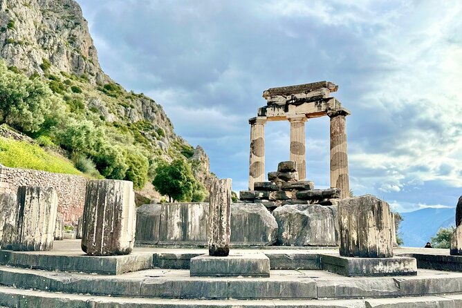 Delphi & Hosios Loukas Arachova Full Day Private Tour 8 Hours - Key Points