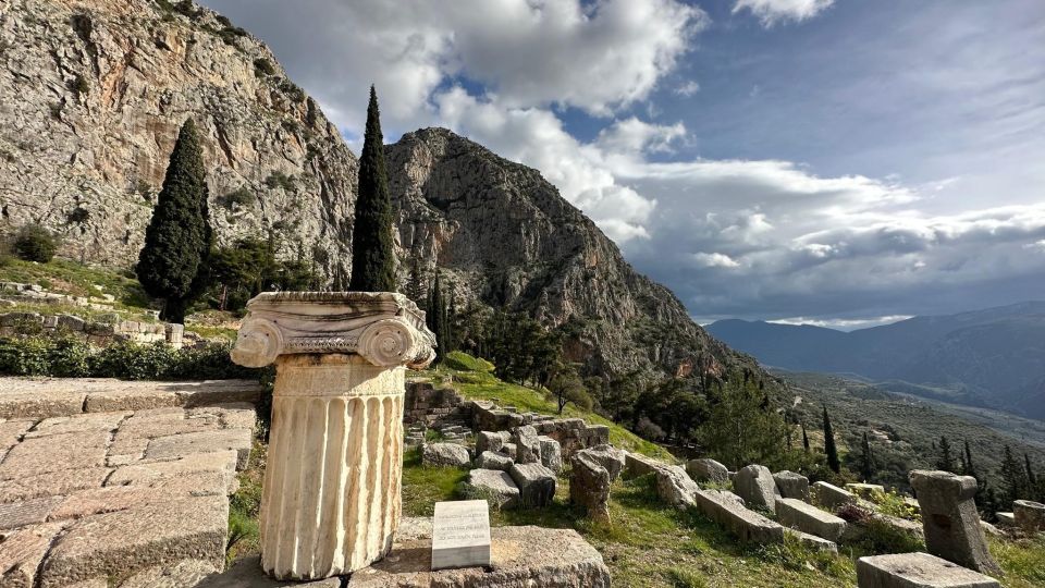 Delphi Navel Of Earth Hosios Loukas Full Day Private Tour - Key Points