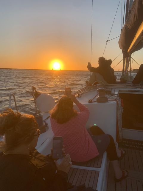 Douro Sunset Sailboat Experience in Porto - Key Points